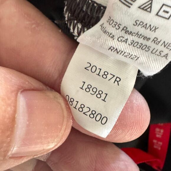 Spanx Coated Racing Stripe Leggings. Size Small. - Picture 9 of 10